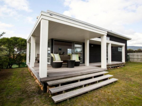 Waikanae Retreat - Waikanae Beach Holiday Home Waikanae